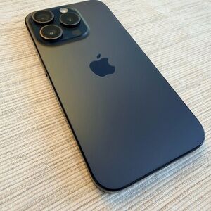 Apple iPhone - 15 Pro 256 GB - like new in box